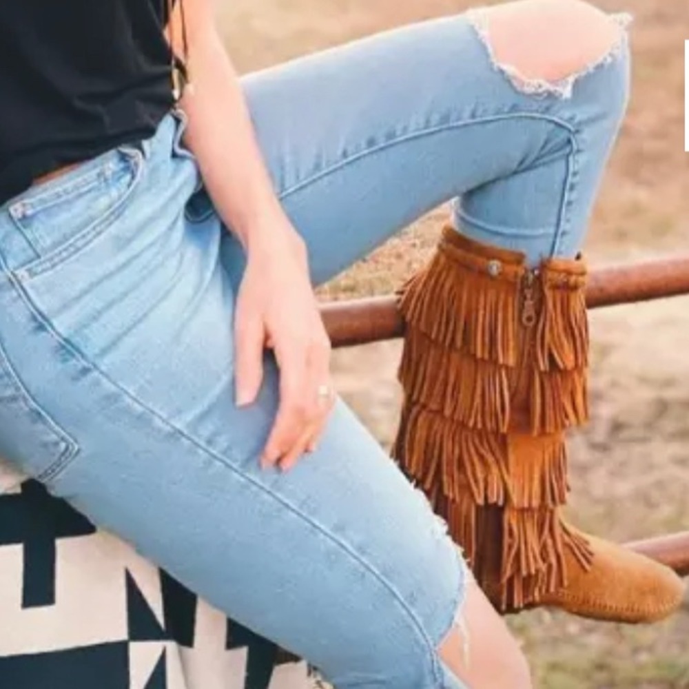Minnetonka 5 Layer Fringe Boots - Size 6 - image 7